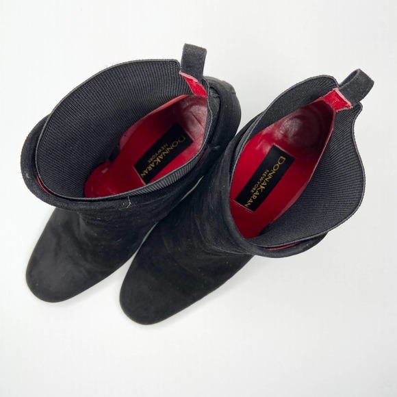 Donna Karan New York velvet booties, DKNY black velvet booties, heeled booties - Picture 3 of 7